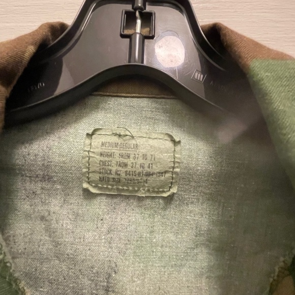 US Army BDU jacket, woodland camouflage pattern.  Size Medium-Regular. 1 each. - Picture 4 of 4